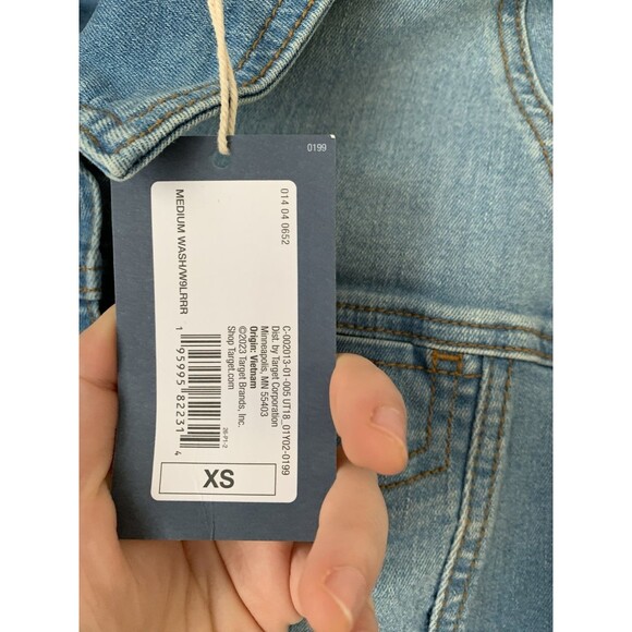 NWT Universal Thread Adaptive Cropped Raw Hem Denim Jacket Medium Wash- Size XS - Picture 6 of 10